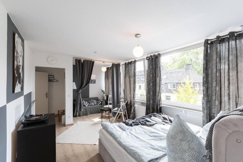 - Nice New York Apartment In The Heart Of Duisburg - Betten & Sofa - 5 Mins Central Station Hbf - Big Tv & Wifi - Exterior foto