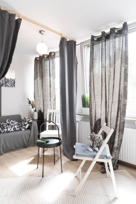 - Nice New York Apartment In The Heart Of Duisburg - Betten & Sofa - 5 Mins Central Station Hbf - Big Tv & Wifi - Exterior foto