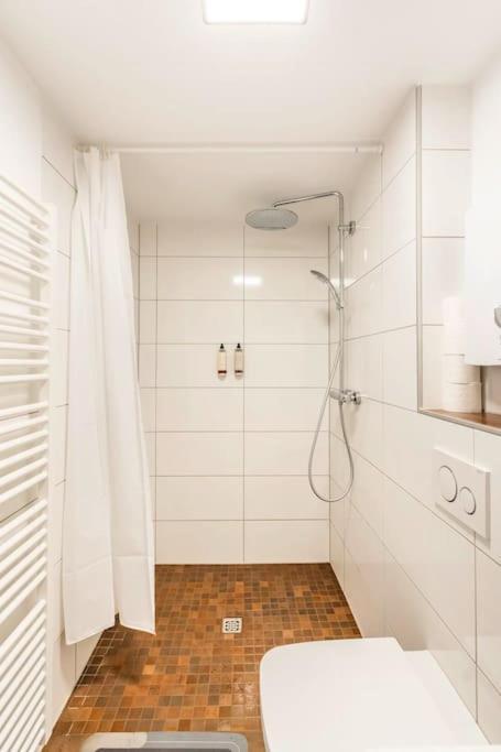 - Nice New York Apartment In The Heart Of Duisburg - Betten & Sofa - 5 Mins Central Station Hbf - Big Tv & Wifi - Exterior foto
